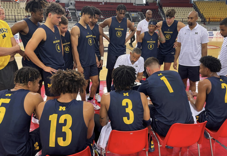 CSayf23's tweet photo. Michigan basketball beats Olympiacos’ U22 team, 95-62, in Greece. 

Jaelin Llewellyn: 18 pts
Jett Howard: 16 pts
Isaiah Barnes: 10 pts
Dug McDaniel: 10 pts
Hunter Dickinson: 9 pts, 10 rebounds https://t.co/DoE1sfb2kG
