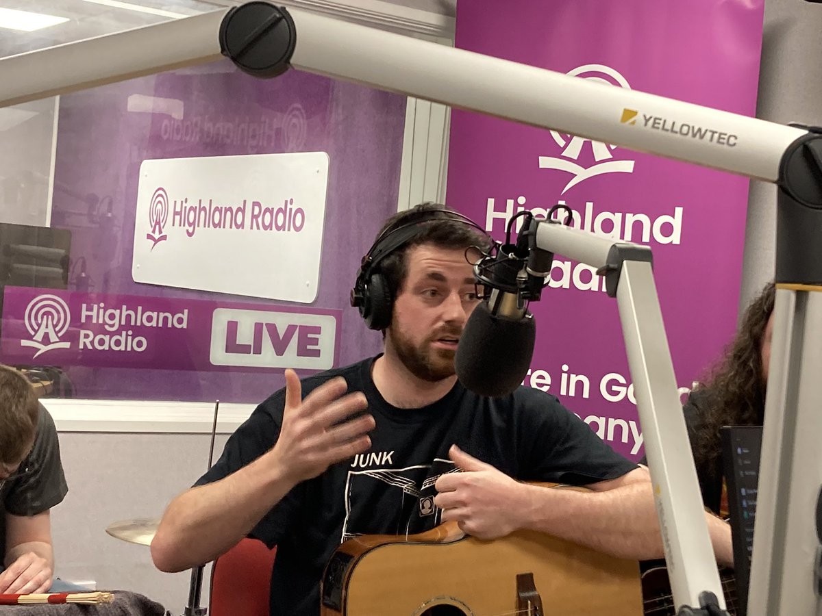 Ah loving <a href="/KesslerEffect/">Kessler Effect</a> on Monday Night Sessions #LiveMusic