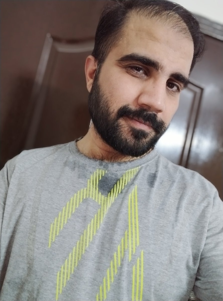 Asif_Iqbal_86's tweet image. #Alhamdulillah🙏 

Satisfied after an excellent workout.

One really feels good, healthy &amp;amp; confident after exercise.

Life without it is boring, tedious &amp;amp; dull.

#PostRunning

#BurnoutGame

#Selfie

#nofilters