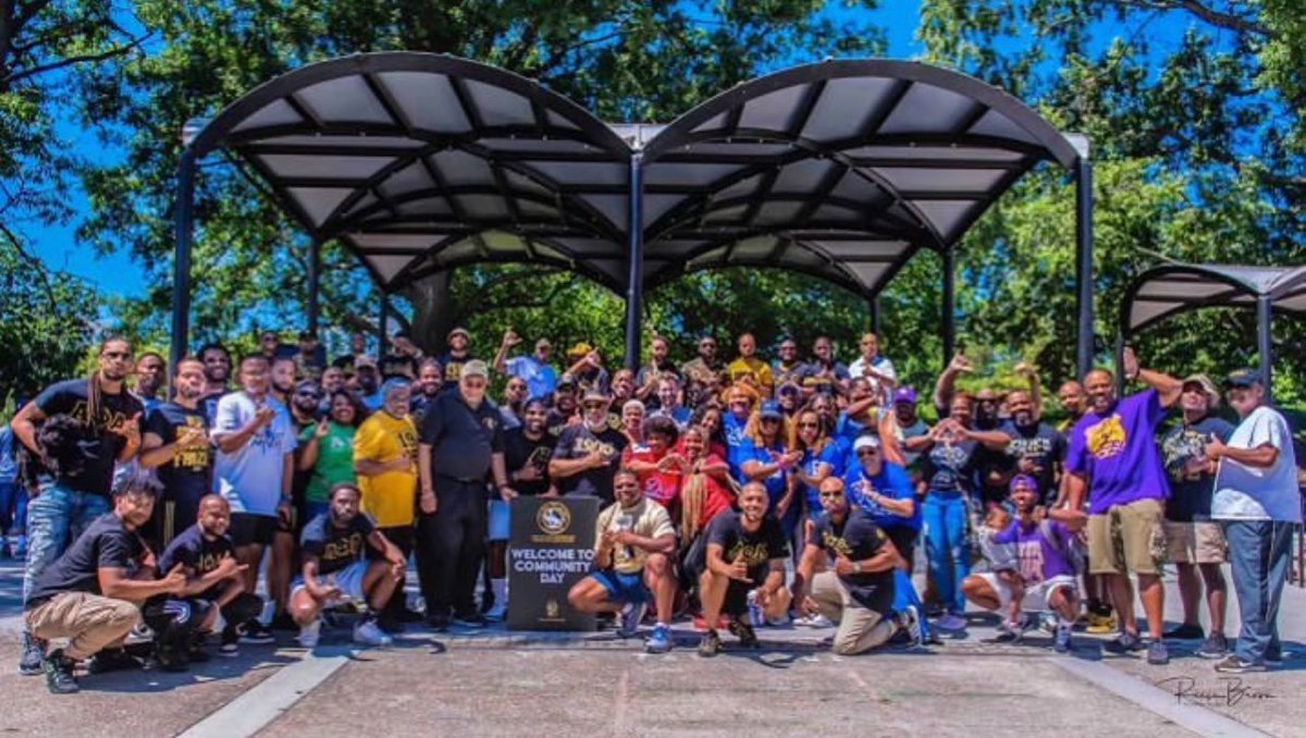 apa1906NETwork's tweet photo. Alpha Phi Alpha Fraternity, Inc. hosted 9th annual community day where they handed out over 200 backpacks with school supplies and gave free haircuts, dental screenings, and community resources in southwest Washington, D.C.

#APA1906Network #MenOfDistinction #ServantsOfAll https://t.co/58Dql78ga3