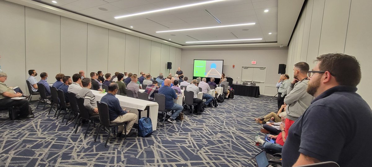 cbrooker27's tweet photo. Standing room only for @degilio and @luisamart5 ! Great session on changing the #mainframe culture using #python at #sharecbus @SHAREhq https://t.co/iH7urEjODg