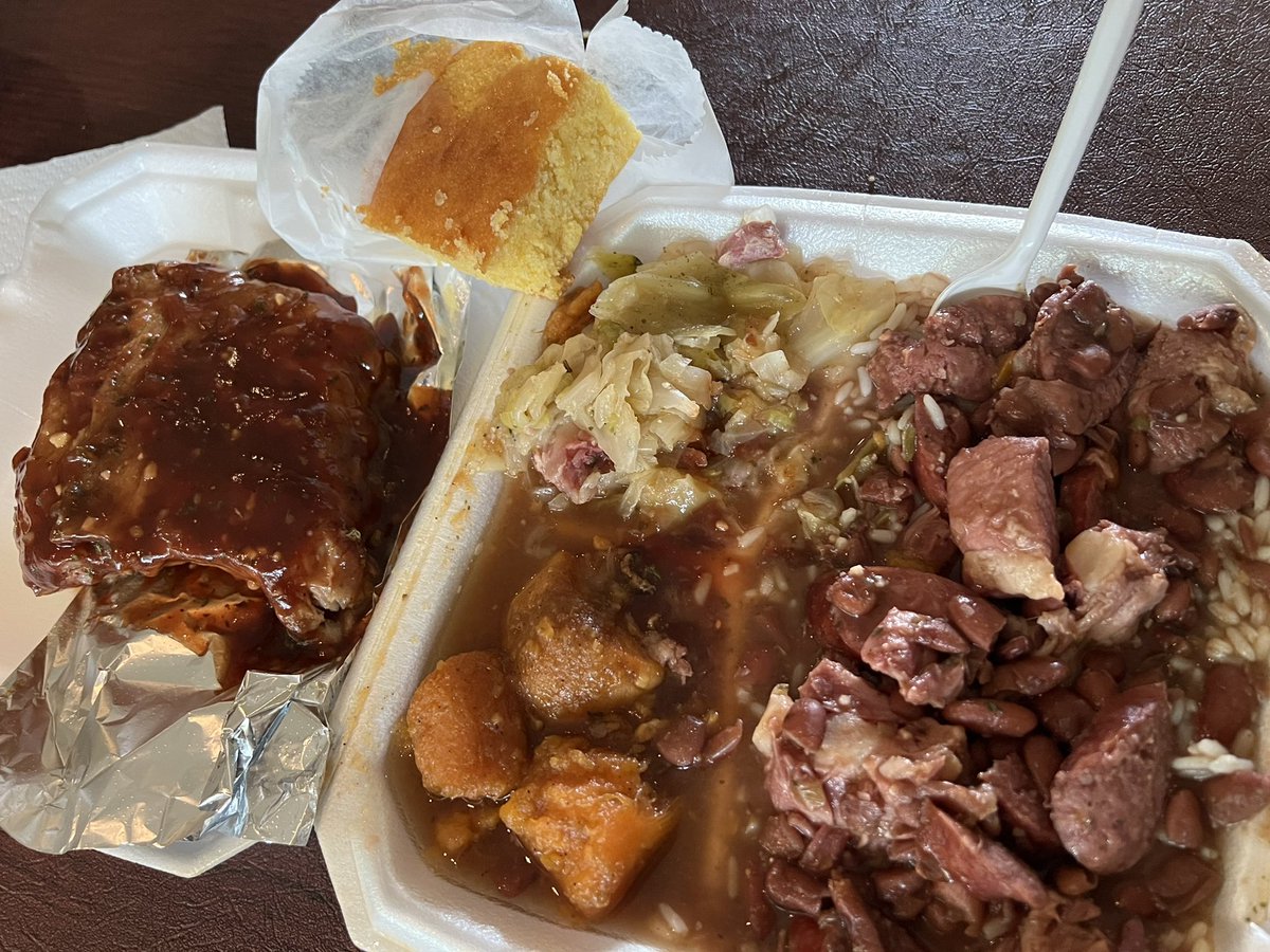 jcasler44's tweet photo. Had to double back to my go-to spot for some tradition today @snowlikejonn Redberry’s is the absolute truth! All in for $12.99 #lookatthismuthafucka #getyousum https://t.co/3lQS6UPE3v