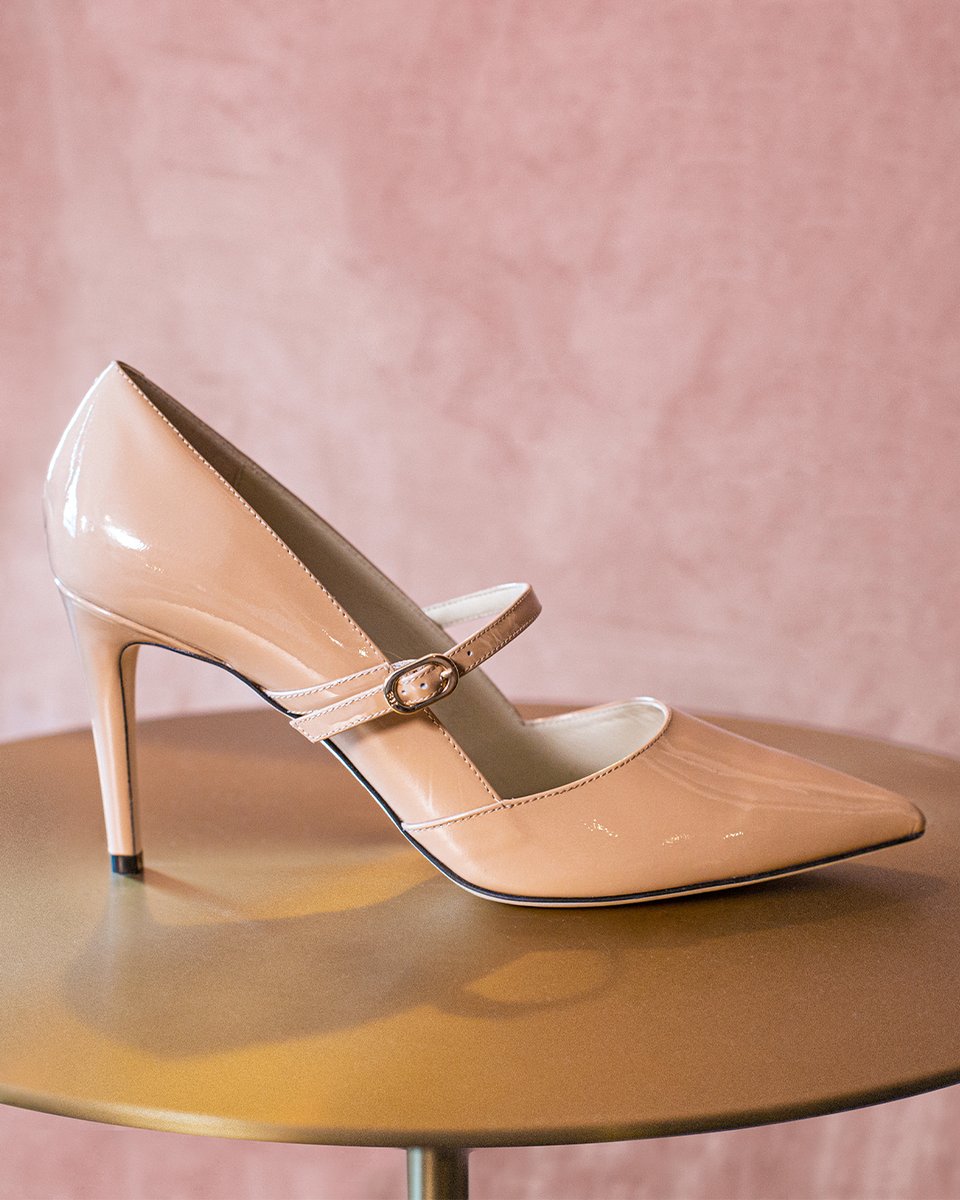 A Modern Fairytale: The Gemma is a Must-Have for Fall 🍂

Inspired by the original, this classic silhouette known as Mary Jane is the perfect cut for a feminine chic style.

#brunomagli #womensheels