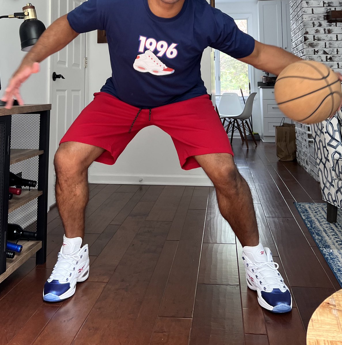 RobbieJohn236's tweet photo. The Crossover @Reebok @SinceApparel @Nightwing2303 @alleniverson https://t.co/6D6wnnCMIl