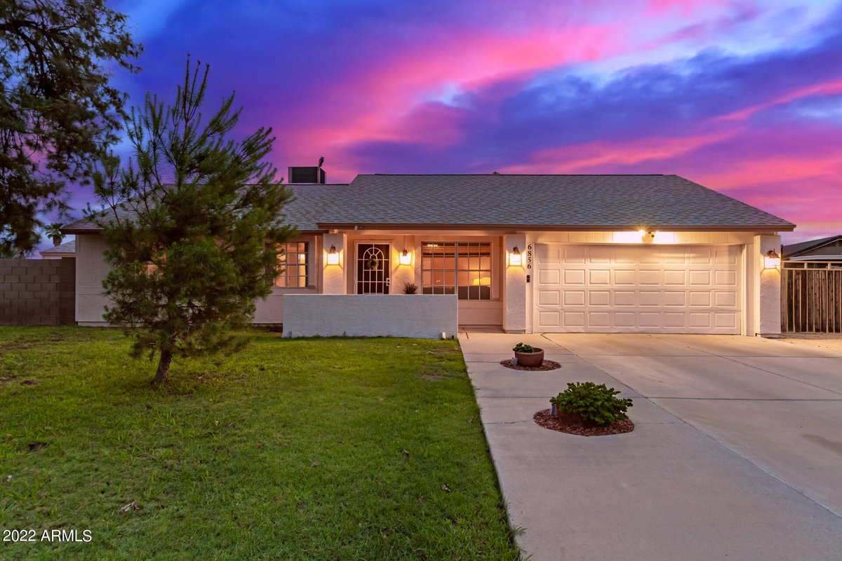 Ready for a change? This 3 BD/ 2 BA in Peoria won't be on the market long.  cpix.me/l/151416953