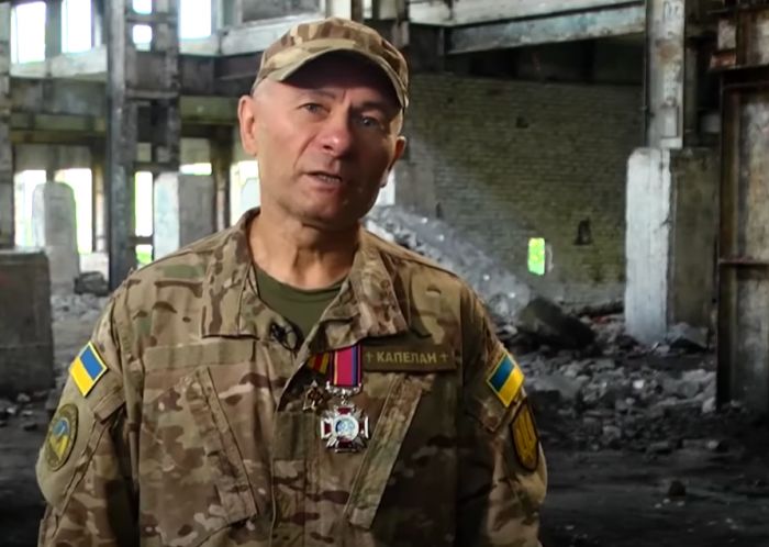 Gerashchenko_en's tweet photo. Oleh Marinchenko, chaplain and paramedic, defended Ukraine since 2014.

On 19th August Oleh was treating his wounded comrades in Kherson region when Russian mortar flew in. He covered four people with his body, saving their lives with the cost of his own.

Eternal Memory to Hero. https://t.co/ybZaHnApvb