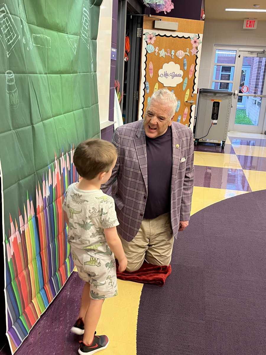 PCESMustangs's tweet photo. PCES had a special visitor on Friday! Dr. Luttrell visited the building and made sure our Kindergarteners were having a great first week of school. He took time to take a picture with every Kindergarten student after they practiced their biggest smiles!
#PCESMustangs #Learn230 https://t.co/ovDlUSCmfy