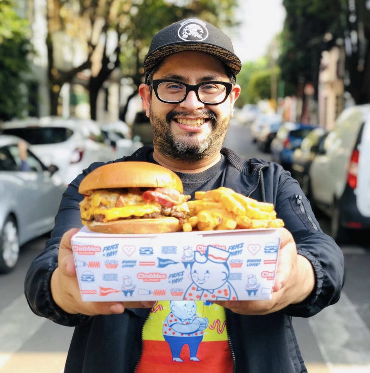 DONDEIRweb's tweet photo. Si se te antoja una hamburguesa, pero una con mucho sabor y deliciosa, debes probar las Chubbies Burger ¡invita a tu crush! 🍔✨ https://t.co/LZyizQ3Yeb https://t.co/PvBKq3WGJ7