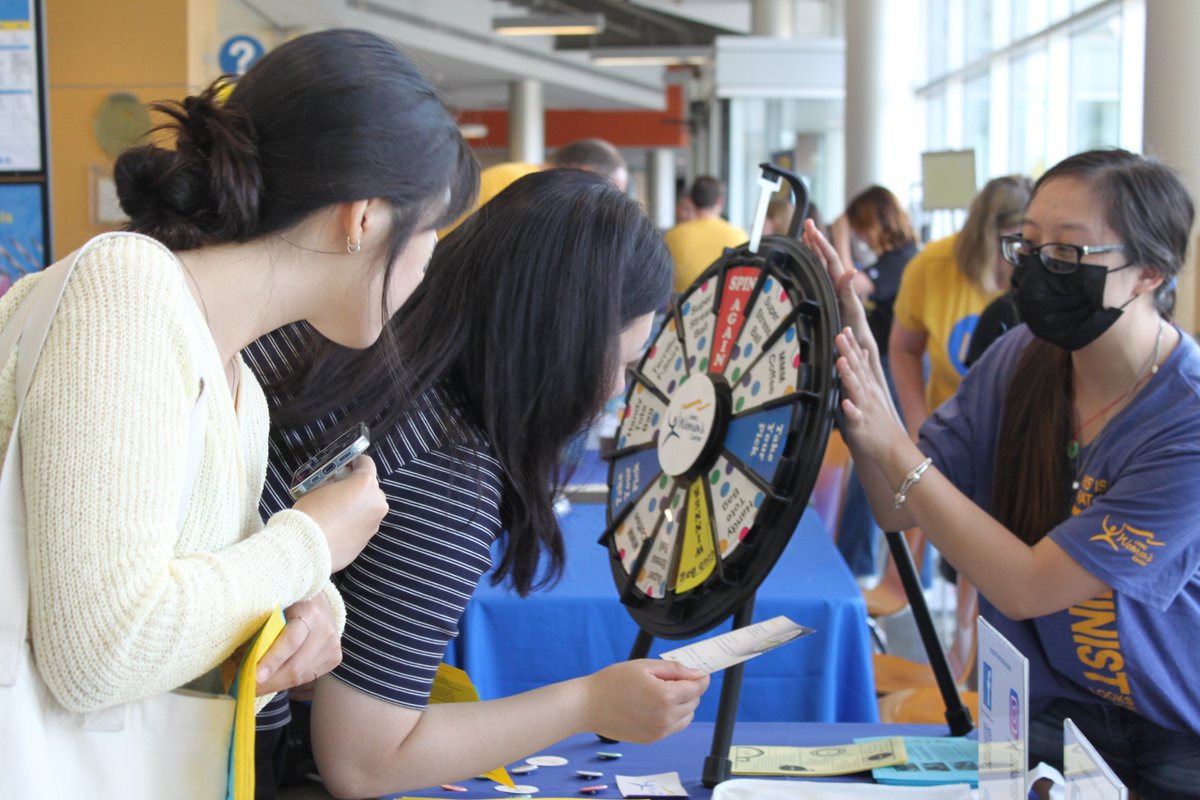 UMKCWomencenter's tweet photo. The semester has commenced! The Women's Center had a ton of fun welcoming our new and returning students. @UMKC #UnionFest #WomensCenter https://t.co/5zveULrxM7