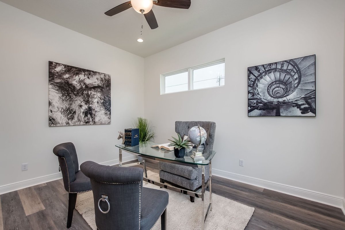 tricountyagent's tweet photo. Here's how to use artwork strategically when selling a home. #residence #housing  https://t.co/hRE1FO9DuQ https://t.co/TxOMpkkxKI