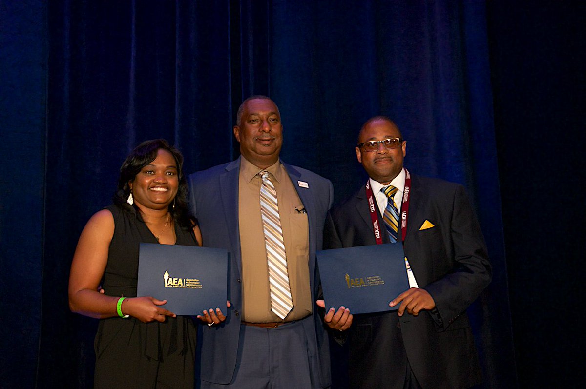 #UMES Extension's #smallfarm coordinator came home from the Association of Extension Administrators annual conference with an award in hand! Congratulations to Berran Rogers on receiving the Excellence in Extension Award, representing the 1890s region. #ExtensionHasAnswers