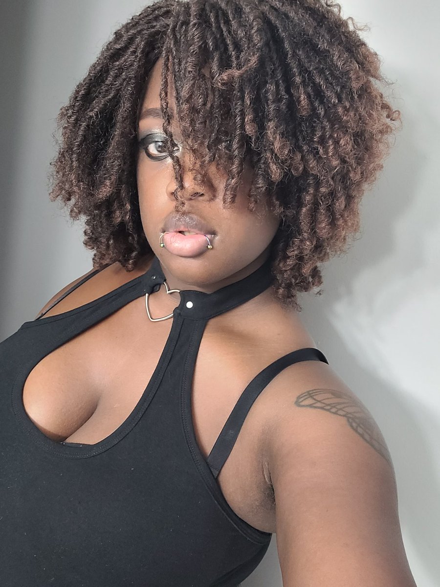 AfroCentricJam's tweet photo. Curly top/muffin top #blackalt #littleforbig https://t.co/RlgNVq5v3u