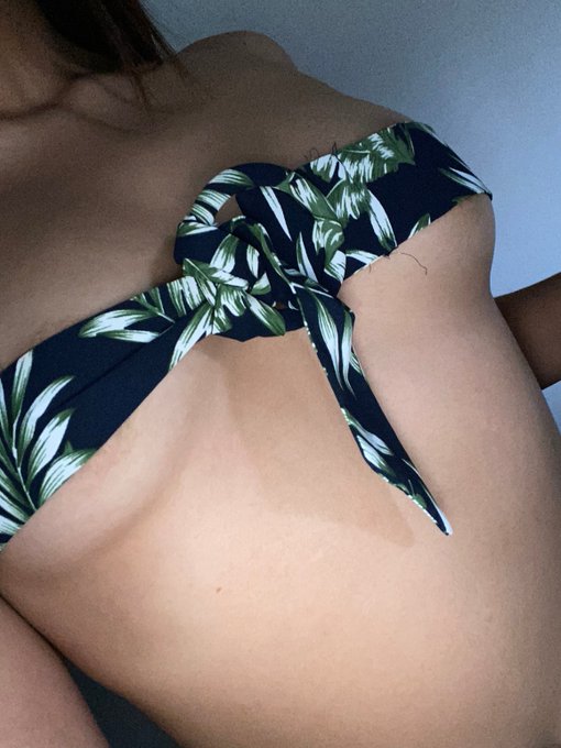 Me quieres ver en pornhub 🔥 #uvabombom🍇 https://t.co/Bv0c0ffBNG<a href="/tag/uvabombom"class="tags">#uvabombom</a>