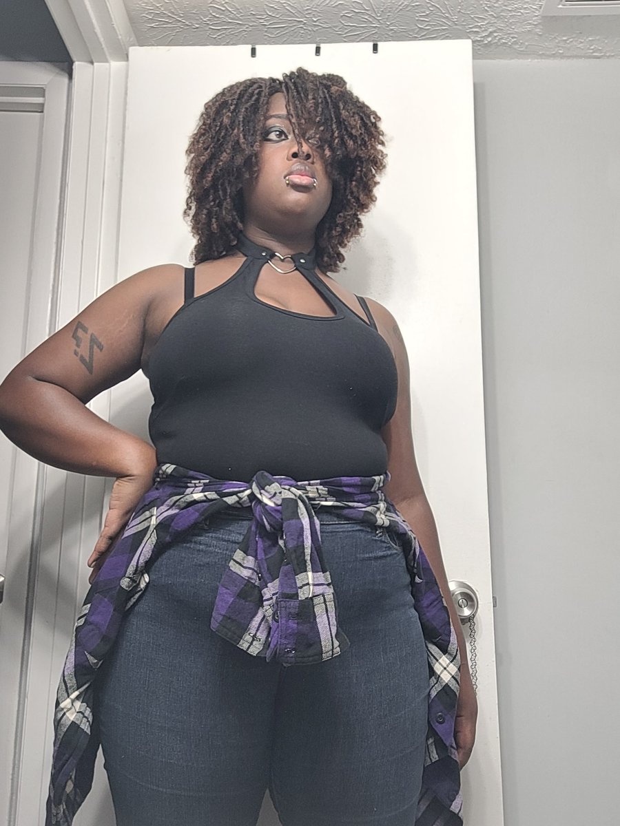 AfroCentricJam's tweet photo. Curly top/muffin top #blackalt #littleforbig https://t.co/RlgNVq5v3u