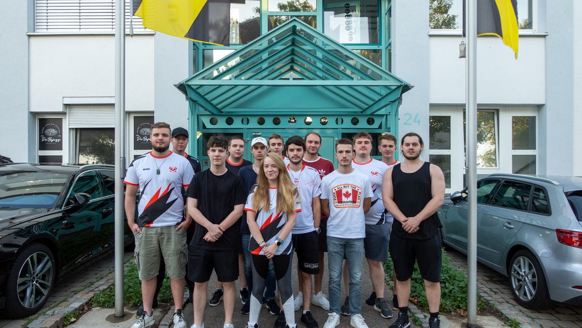 REHGaming's tweet photo. Was für eine unvergessliche Zeit bei unserem Partner @1337Camp in Waiblingen bei Stuttgart letzte Woche! 🧡🥳

👥 DIE CREW:
@DODO_REH @Real_ReScUe @SJProduktion @n_Strange_s @Paeprock @Kalier_ @Julian_B_R6 @SpylessYT @LaRush_REH @Vaughn_REH @KoneyMC @kaykrafzik @eric_flr_02 🥵🔥 https://t.co/RA2tgYTkdz