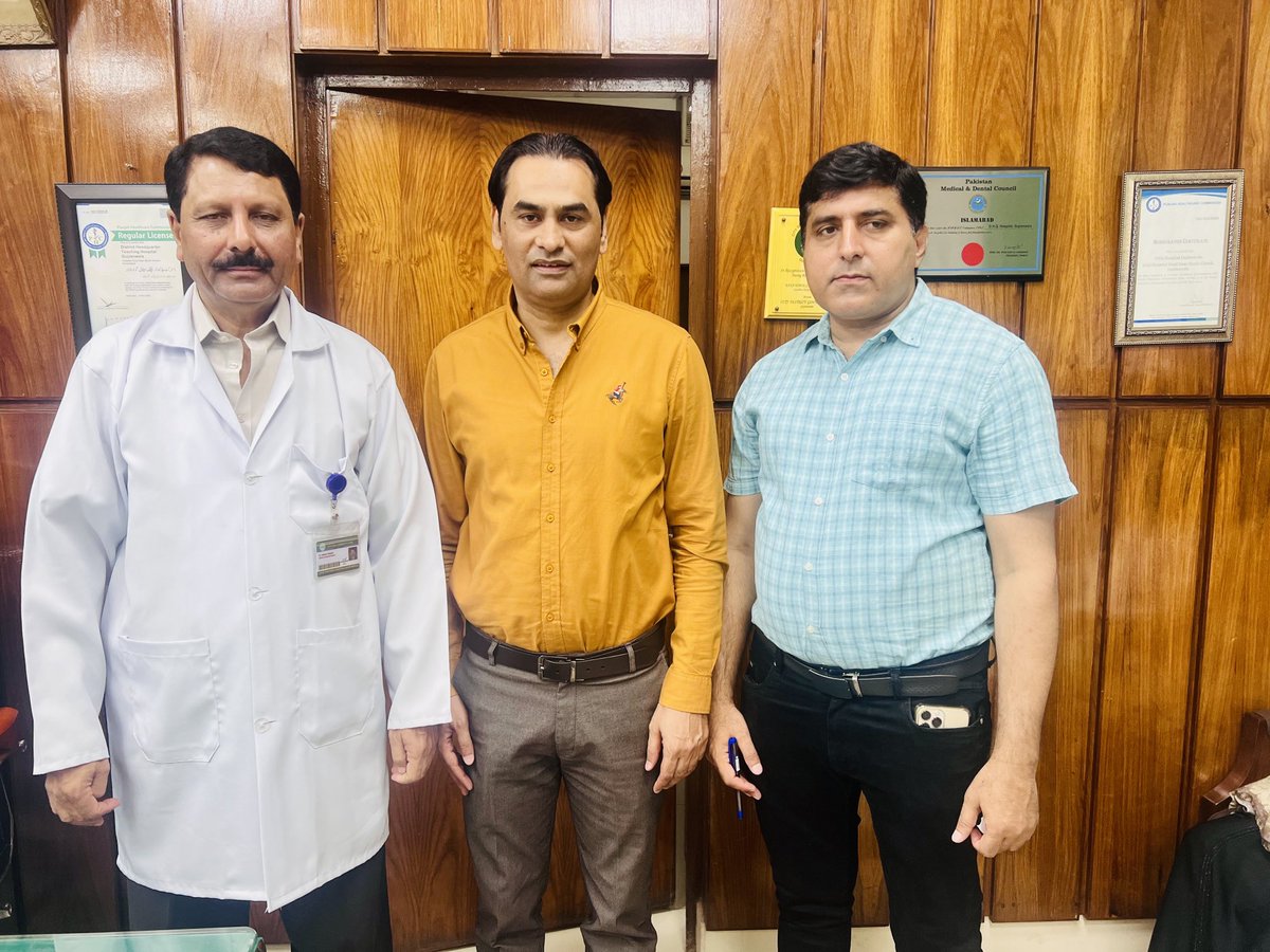 Rotary3272Pak's tweet photo. Meeting Medical Supertiendent at DHQ /Teaching Hospital Gujranwala. https://t.co/nl8CYHvONY