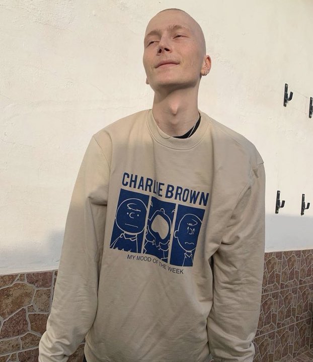 Vuela alto Charlie ❤️🕊
No era alguien al que siguiera de continuo pero las veces que le veía se le veía un tío de 10 y con una personalidad de la hostia. DEP ❤️