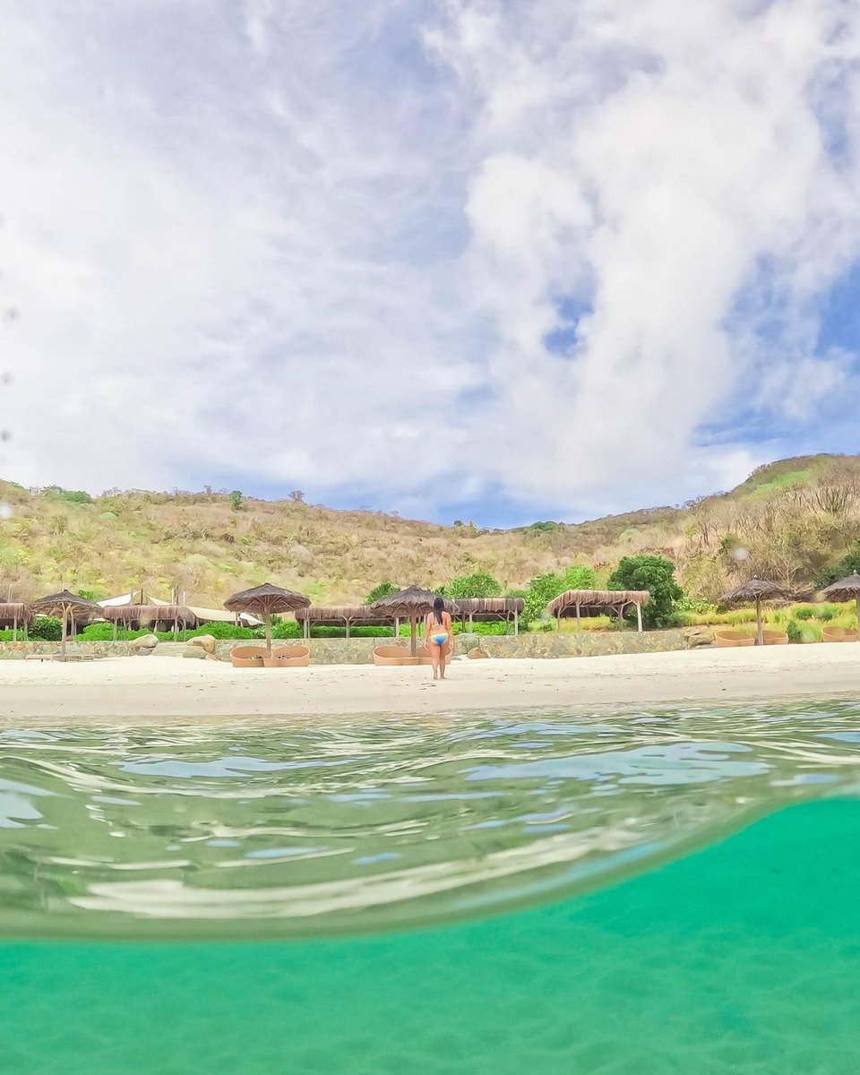 Swimming, sipping, and snorkeling, in any order you prefer. L’Ance Guyac exudes lavish seaside comfort in seclusion, and is only a scenic buggy ride away 🍃 #ImAFan #canouan #MandarinOrientalCanouan #MOExperiences #InspiredByMO