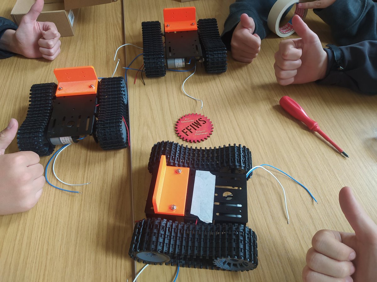 Cofiwch am y Gweithdai Sialens Robot Bach sy'n digwydd yn Ffiws Porthmadog wythnos yma gyda Jo (<a href="/concreted0g/">concretedog @concretedog@mastodon.social</a> ) 🤖
Nos Fawrth 5 - 7:30
Dydd Sadwrn 10 - 12:30 neu 1 - 3:30
Am fwy o wybodaeth ac i gofrestru, ewch i: ffiwsrobotic.eventbrite.co.uk