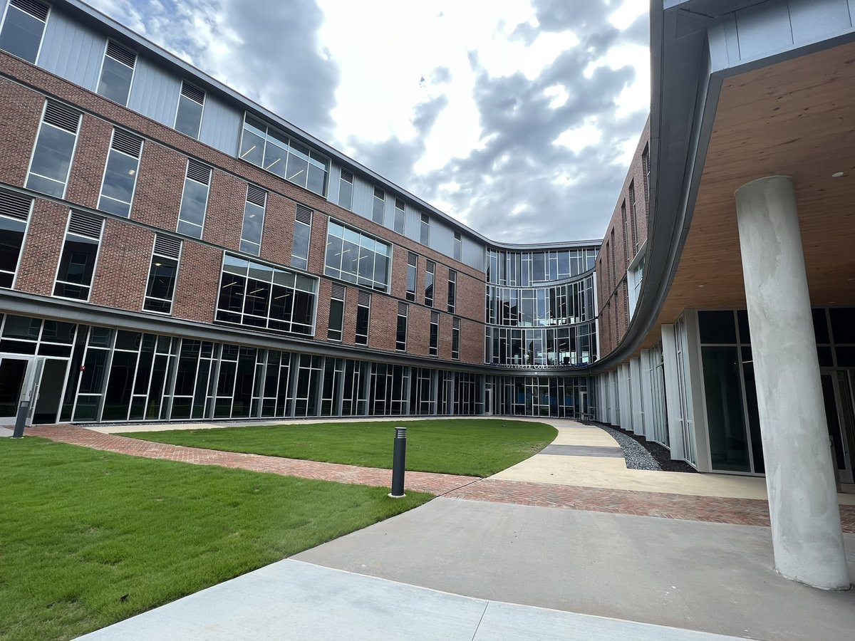 Great day to be a Nighthawk! The team is back on campus (missing some photos 🤪) and the new Mike Cottrell College of Business building is open!! 💙 Here’s to a new year 📚⛳️
