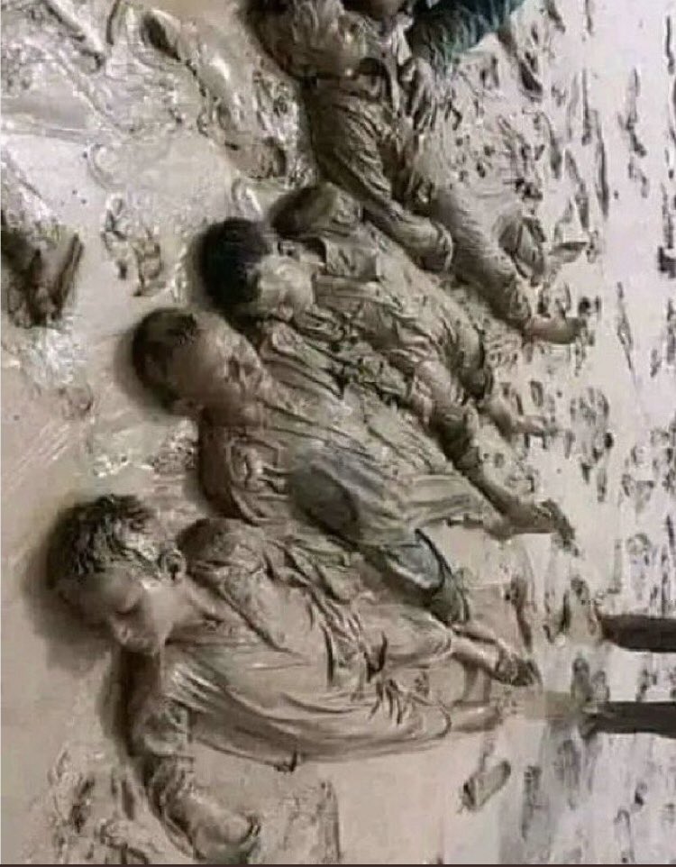 IAhmed200's tweet photo. میری اہلِ اقتدار سے درخواست ہے کہ یہ سیاسی لڑائی جھگڑے پھر چلتے رہے گے۔ خدارہ ہوش کریں اور سیلاب زدگان کی طرف توجہ دے وہ کھولے آسمان کے نیچے رہنے اور بھوک و پیاس سے مرنے پر مجبور ہیں۔
@CMShehbaz @ColhashimDogar @PresPMLNPunjab @mooniselahi
#SaveSouthPunjab
#TaunsaneedsHelp https://t.co/MlO2q7dbem