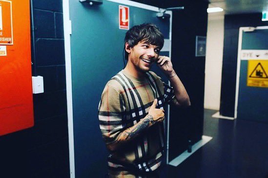FandomChatter's tweet image. Love seeing a smile on @Louis_Tomlinson face, hope you’re having an amazing time on tour! What is everyone’s favourite song from Louis? 

#louistomlinson #tour #photography #pics #onedirection #music #muscian #pictureoftheday #photo