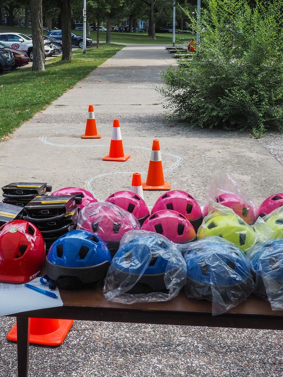 Le 14 août dernier fut une belle journée de solidarité avec nos partenaires de Côte des Neiges!

Grâce à votre soutien lors de notre dernière campagne de financement et avec l'appui de <a href="/CDN_NDG/">Arr. de CDN-NDG</a> nous avons pu offrir 19 vélos aux enfants de l'arrondissement!
🥰🙌