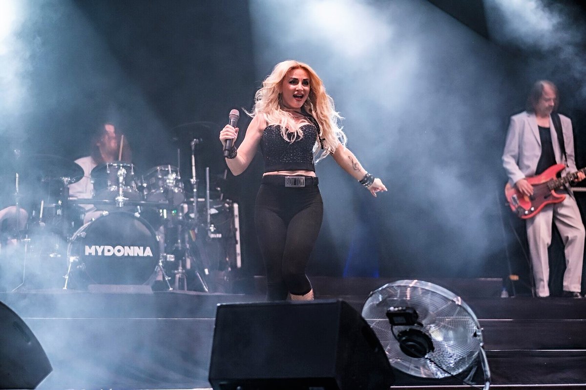 MYDONNA_OffTrib's tweet photo. * Mydonna *
Parkpop Mechelen
Merci aan de organisatie en Petra Baeten voor de foto's!🙏
#madonna #madonnatribute #mydonnatributeshow #live #concert #musicmakesthepeoplecometogether #parkpopmechelen https://t.co/UIKiUkdKwW