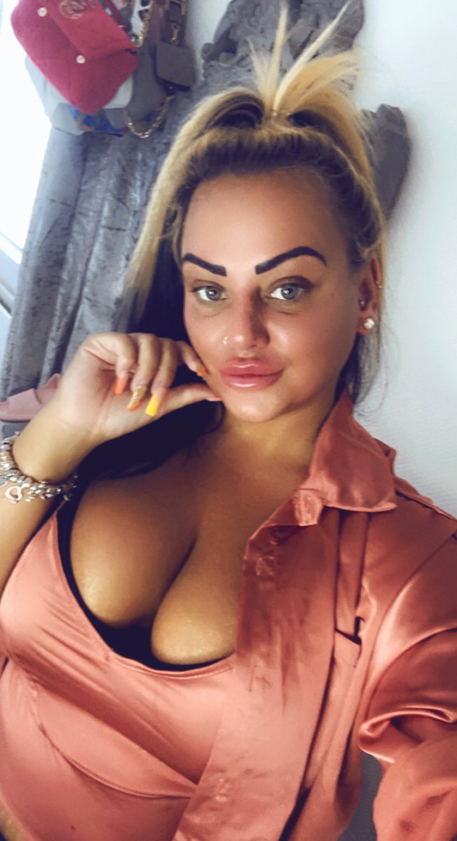 MistressesStar's tweet photo. I can feel a drain 🤪💯🤑🐷#findom #paypig #piggy #fetish #kinky #simp #sissy https://t.co/Qq7b3dF6Wt