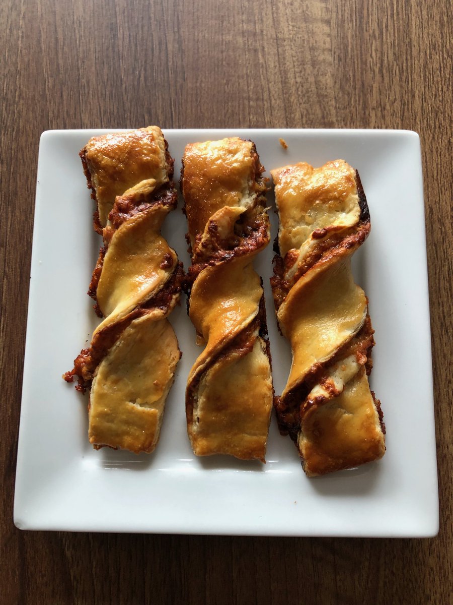 NotCalledJason's tweet photo. Late posting pics of my baking from last week, but thought I'd share anyway #twitterbakealong #showusyourbakes. Day 1; Cheats rough puff pastry twists with biscoff spread in one batch, and cheese and marmite in the other 😊 https://t.co/1yjmiNdloV