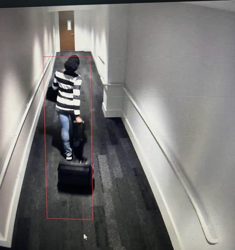 rawsalerts's tweet photo. 🚨#UPDATE: Police have released preliminary photo of the suspected shooter in midtown. They have just confirmed 1 victim dead, 2 victims in hospital the name of the the suspect as: Raissa Kengne https://t.co/eOUWnZwBT5