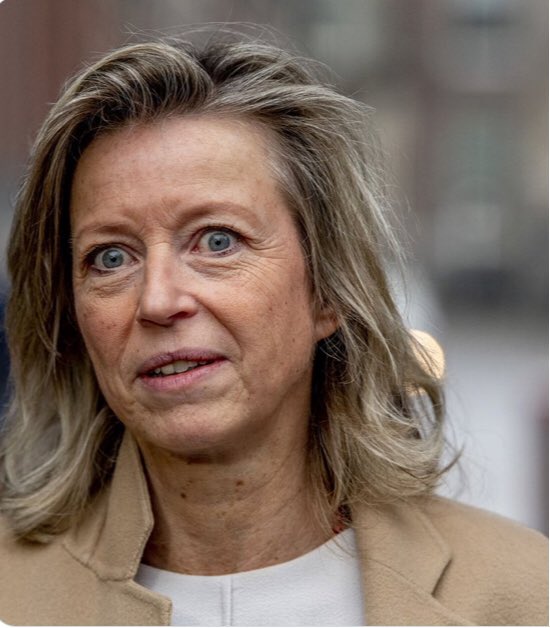 BlantoJohannes's tweet image. Waarom hebben al die #d666 “vrouwen” toch van die #duivelse blikken.