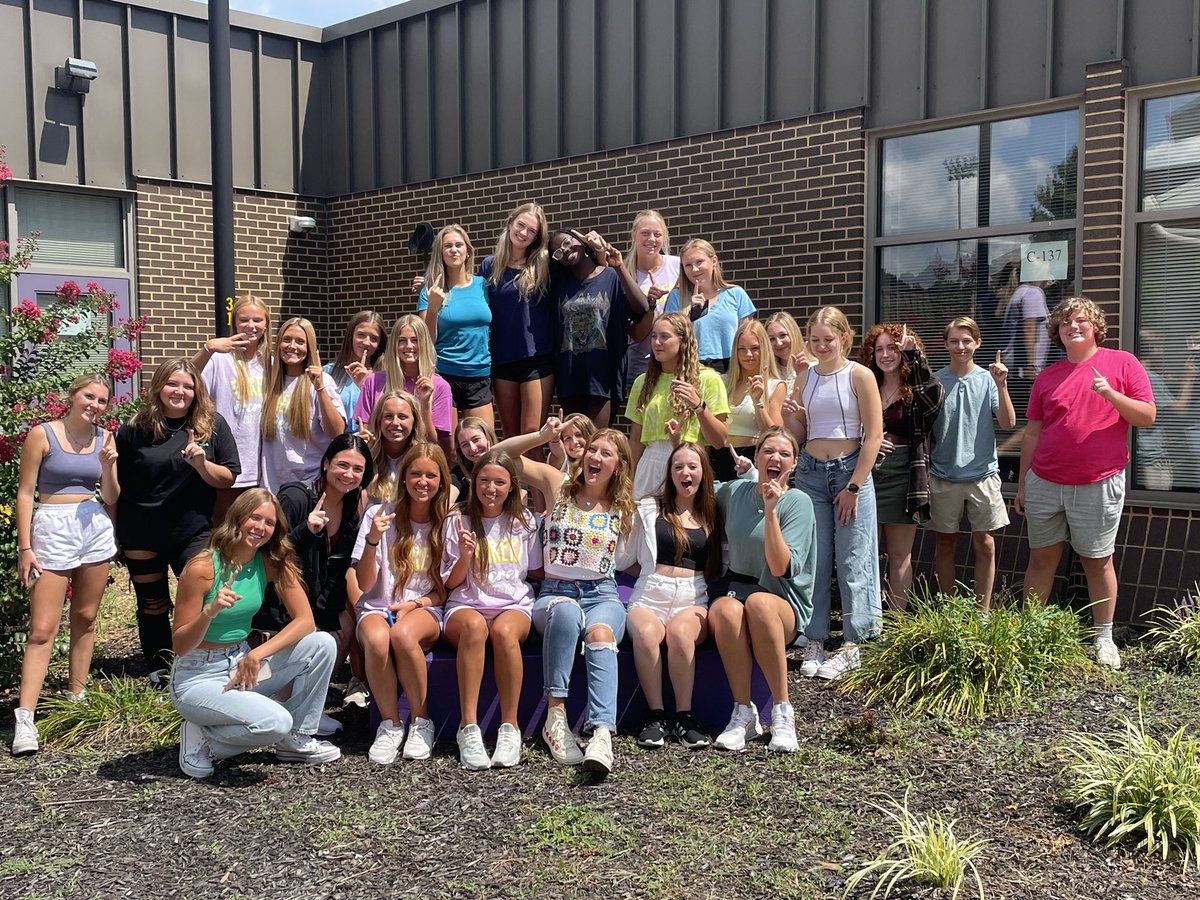 b_pearson's tweet photo. Excited for another awesome year with three editors-in-chief and a great Bugle Newsmagazine staff! https://t.co/Uo9ylGe8p1