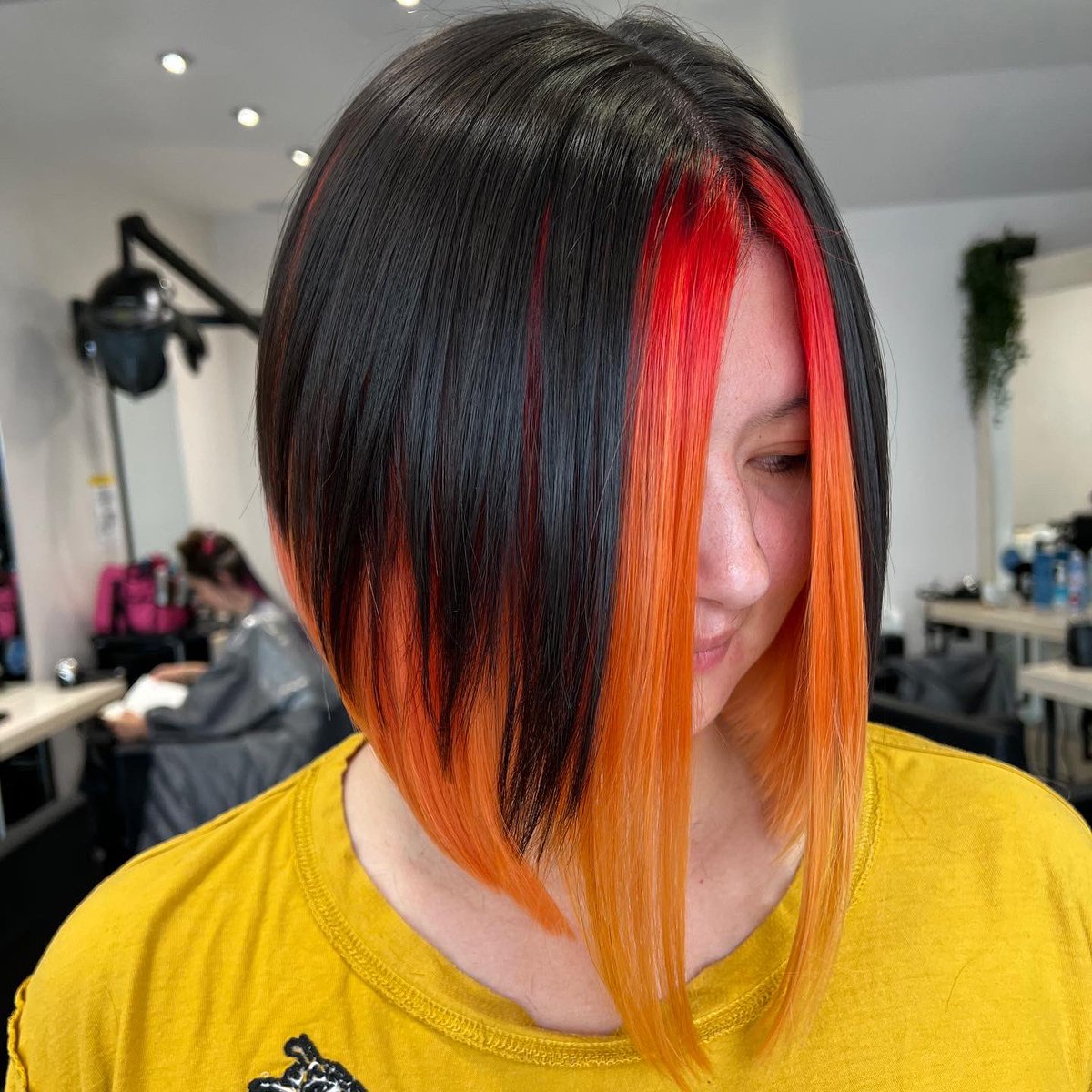 CWhiskersHair's tweet photo. Rocket ๐ vibes
Georgia working her creative magic
@wellahairuki
#creativecolour #wella #firehair #rockethair #vividcolour #bob #colourinspiration #cardiff #cardiffhairdresser #cardiffhairsalon #cantoncardiff https://t.co/0PxwUmSX73