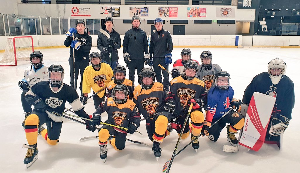 Bulldogs_IHC's tweet photo. Three hours of ice ... coaching from @bobbystreetly16 @kieranbrownie12 @j_griffin44 &amp; @h32walker ... what's not to like?! 

Great time had by all at @bradfordice over the weekend 

We reckon we should do it again sometime - who's in?! https://t.co/jL5LBgkBfL