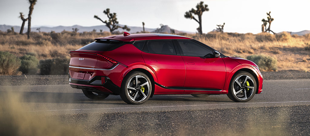 FergusonKia's tweet photo. Most powerful Kia production vehicle ever 🔥 576-HP t All-Electric 🔥 0 to 60 mph in 3.4 seconds 🔥 161 mph top speed. 𝘚𝘢𝘺 𝘩𝘦𝘭𝘭𝘰 𝘵𝘰 𝘵𝘩𝘦 𝘢𝘭𝘭-𝘯𝘦𝘸 𝘒𝘪𝘢 𝘌𝘝6 𝘎𝘛!
#Kia #EV6 #GT #Electric #FergusonKia
LEARN MORE:
https://t.co/HWnViUHZDY https://t.co/EBpFUN2XPz