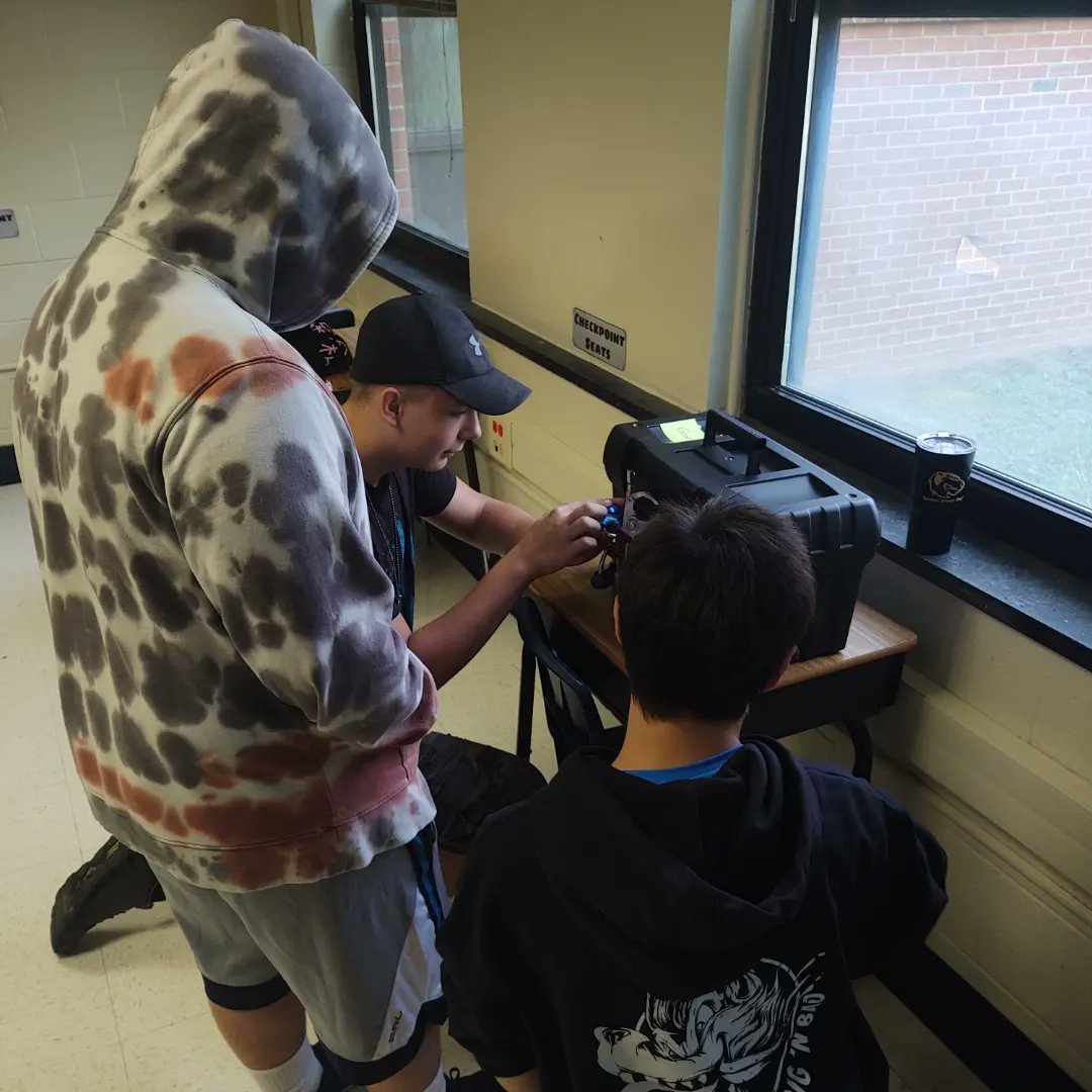 academy_carver's tweet photo. Today was a fantastic 1st day with the our newest Wolverines. Students completed a scavenger hunt &amp; breakout room. They also went through both even &amp; odd day schedules. Looking forward to seeing all Wolverines back tomorrow! #Wolverinepride #Bettereveryday #oneCCPS https://t.co/E8AeNdoB9P