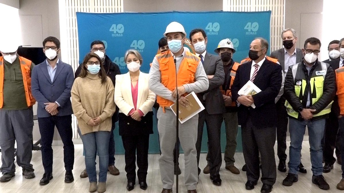 jeannette_jara's tweet photo. 👷🏽‍♂️👷🏽‍♀️ Recibimos la propuesta de reducción de jornada laboral a #40horas del @ctmineria y @ConsejoMinero, la que valoramos por su representar a trabajadores/y empleadores, para un 🇨🇱 que requiere compatibilizar espacios familiares y laborales y con foco en el trabajo decente 👏 https://t.co/Of2i1NFZqG