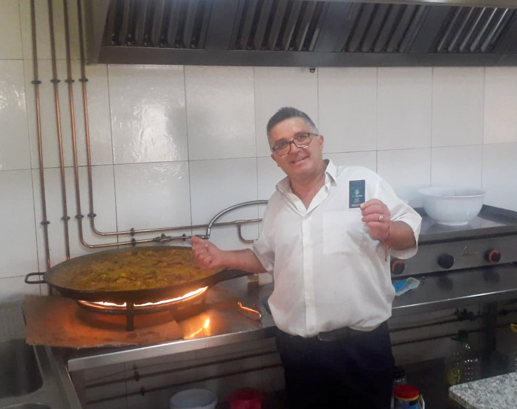 En la mañana de hoy, Miguel de El Palacio del Pollo, ha renovado su abono para la temporada 22-23.

Muchas gracias Palacio del Pollo. 

#SigamosHaciendoHistoria 📜

#SomosManchaReal 💚💜

#YoSoyVerde 💪🏻