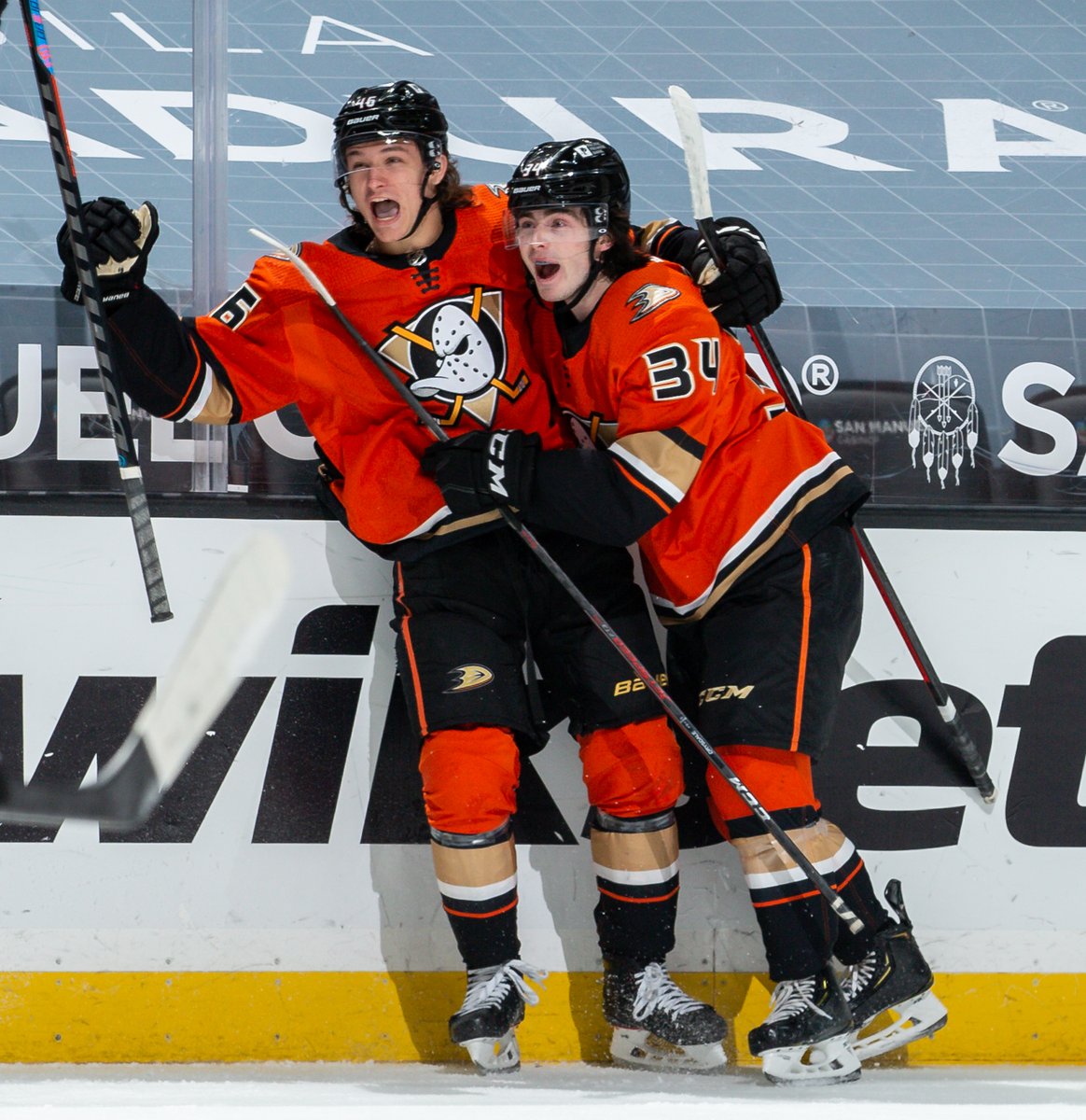 AnaheimDucks's tweet photo. 👀 https://t.co/Q9aFzUmWTm