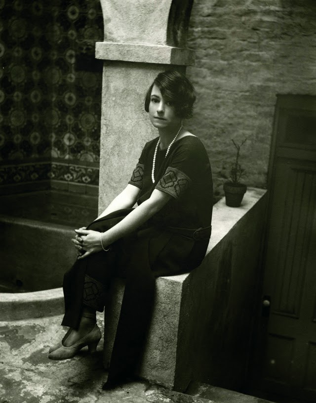 madcapheiress25's tweet photo. Happy Birthday, Mrs. Parker! Dorothy Parker was born on August 22, 1893 and grew up to become a damn fine writer, legendary wit, defender of civil rights, and a dog lover. https://t.co/hjK2yXjMft