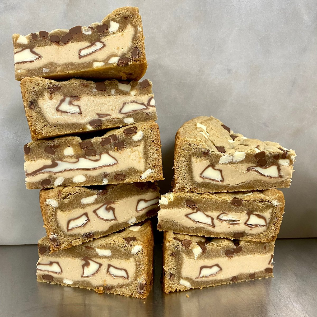 Kinder cookie pie stack 😍👅