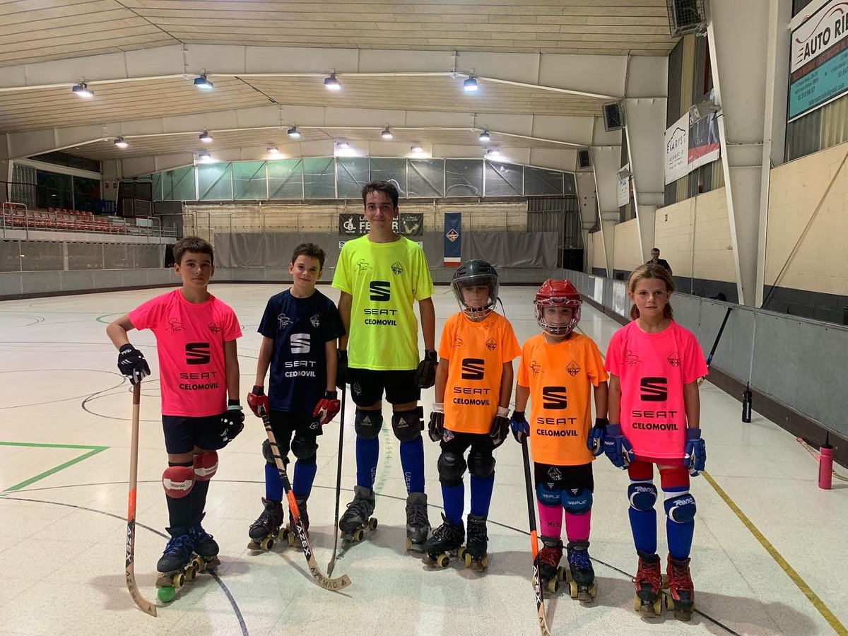 club_pati's tweet photo. Avui hem començat els entrenaments i no podíem començar millor amb les noves samarretes d’entrenament gràcies al nostra patricinador @gruppaya. Moltes gràcies @gruppaya per confiar en nosaltres i ajudar-nos a créixer. #gruppaya #hoqueipatins #hoquei #cpsc #santceloni #fecapa https://t.co/DoaqfVwnqv