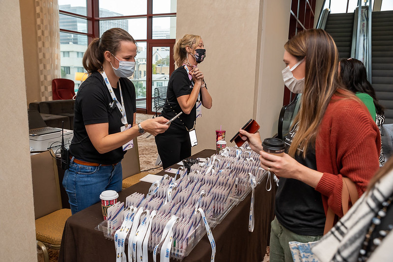 cureangelman's tweet photo. Have you heard? Parents and grandparents of individuals living with #Angelmansyndrome can apply for a ticket giveaway, and parents can apply for an event scholarship! Get all the details on our 2022 Global Science Summit &amp; Gala and apply for the giveaway: https://t.co/Ahxp8ibUZ6 https://t.co/pkb5n4PtbQ