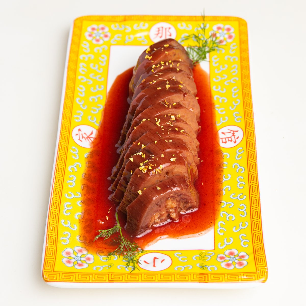 With such a crisp texture, Hidden Treasure Lotus Root lets diners enjoy a different texture in contrast to the meaty dishes available.