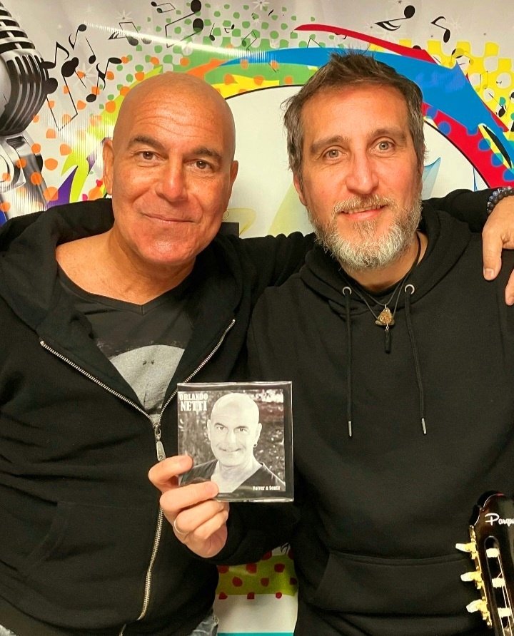 Amena charla con <a href="/gusantonopolos/">Gustavo Antonopolos</a> en su programa EOL (Especiales On Line) de <a href="/RadioTrendTopic/">RadioTrendTopic</a>. Gracias, Gustavo querido, por el afecto, tu calidad de persona y el tiempo compartido. #entrevista #radio #nuevodisco #VolveraSentir