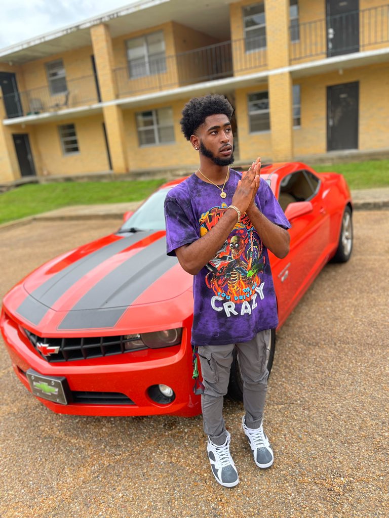 theo11_henley's tweet photo. I can’t live🕺🏾🥷🏾 and hold the camera📸 somebody gotta tape this🫣               #nawf🪦 https://t.co/gBK1UwutrS