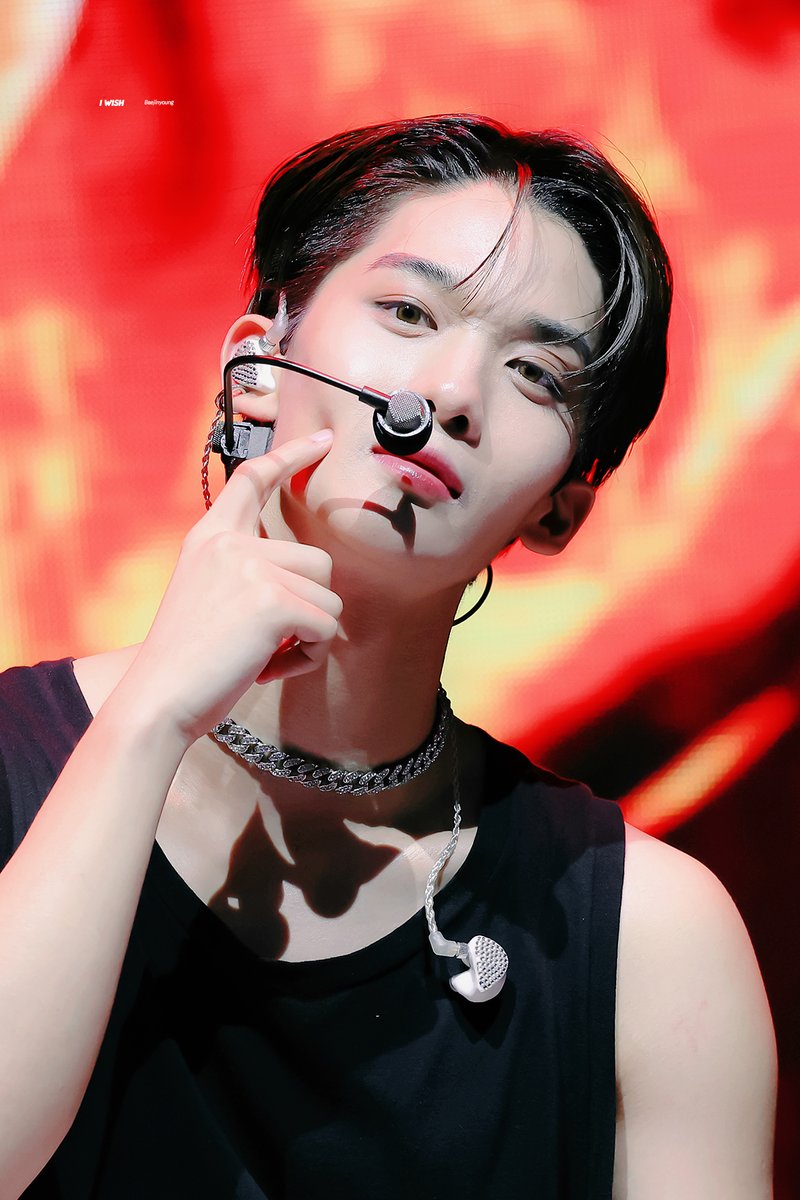 hourly baejinyoung tweet media