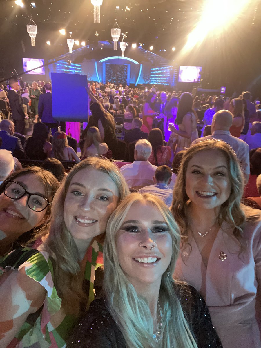 kweenkt's tweet photo. @willleahy Kildare girls supporting our Rose Ashleigh - all we wanted is for Daithi to keep the shorts on 😍 #RoseOfTralee https://t.co/L8KyRSxdPC