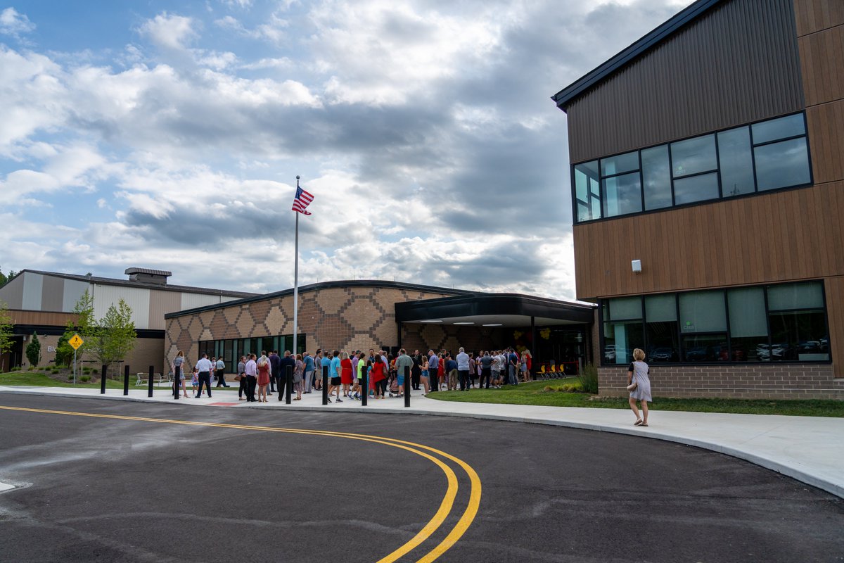 ThenDesignArch's tweet photo. Congratulations on opening your new school @bbhcsd!
 
“The intent behind this school was to design a space where kids wanted to come every day. It needed to be kid-friendly, welcoming, and scream 'elementary school'.” commented Supt. Maygar.

https://t.co/LnfrKxMmvG

#BBHeritage https://t.co/Wk6Tde2o1b